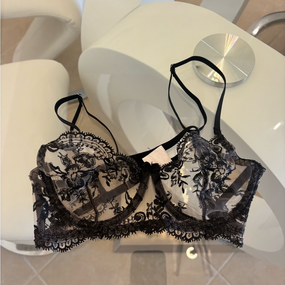 Elegant Black Lace Bra Small